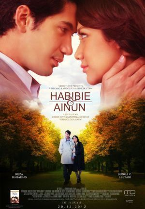 REVIEW FILM HABIBIE & AINUN YANG BANYAK DI GEMARI MASYARAKAT